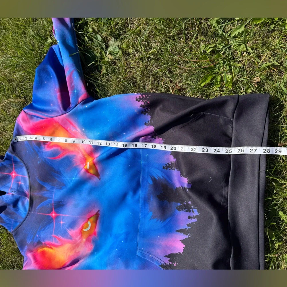 Vibrant Wolf Graphic Hoodie - Picture 7 of 12